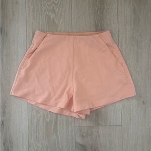 Lululemon peach ribbed softstreme 2” lounge workout short with pockets